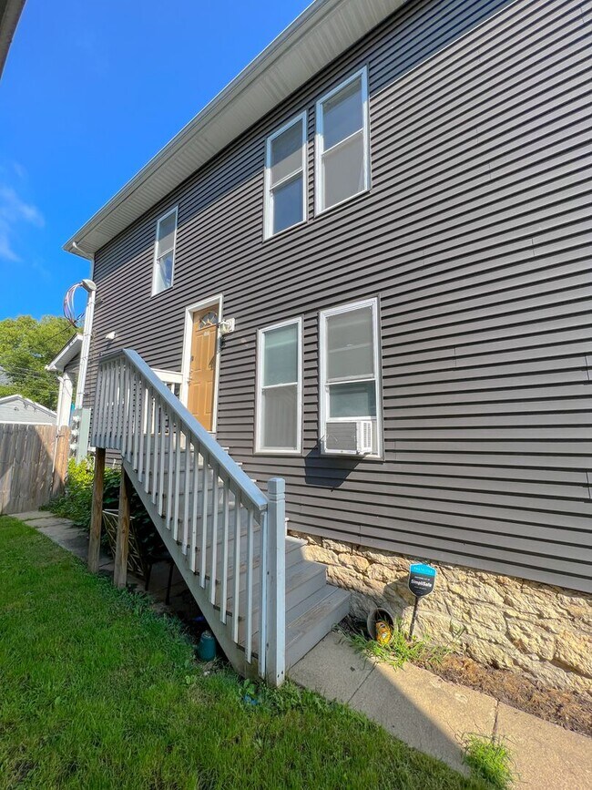 137.5 Avondale Ave