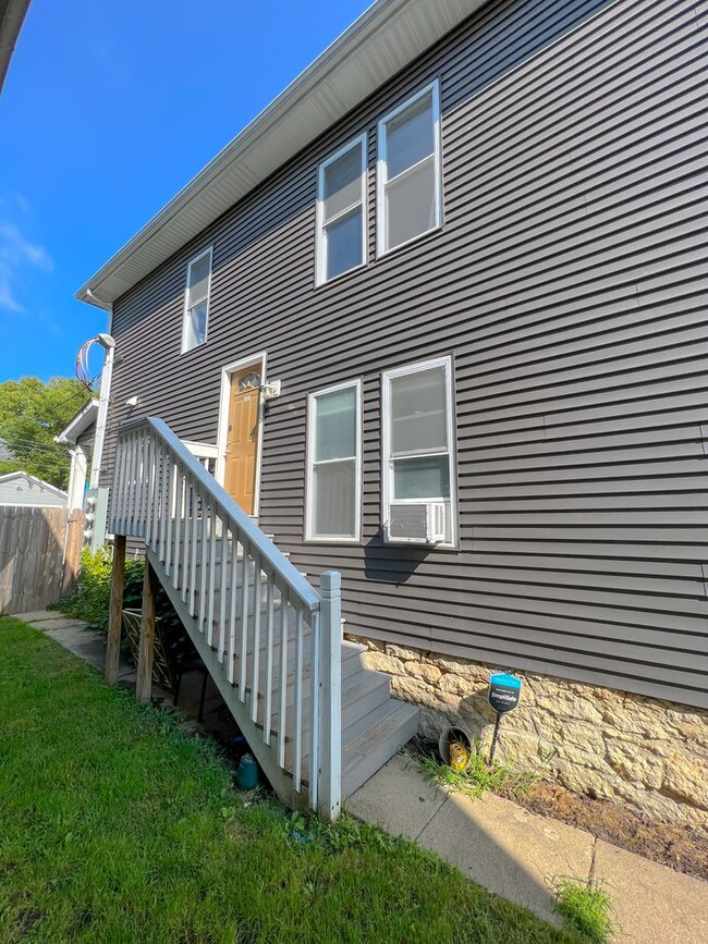 Photo - Modernized 2nd Floor Apartment in Franklin...