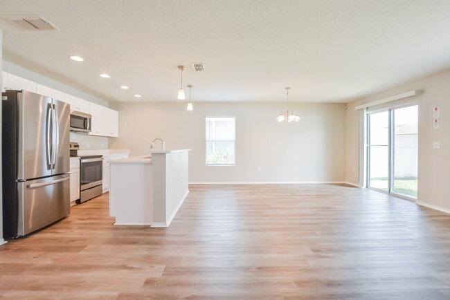 Photo - 1617 Strathmore Cir