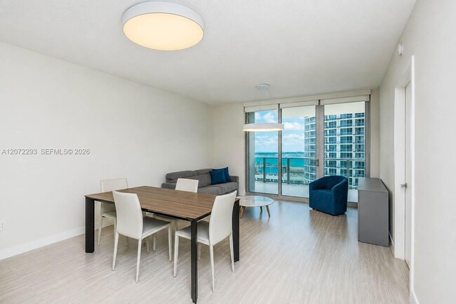 488 NE 18th St Unit 4406