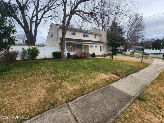 Building Photo - 26 Lincroft Ave Rental