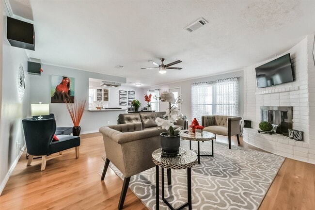 Photo - 3205 Brookhurst Ln