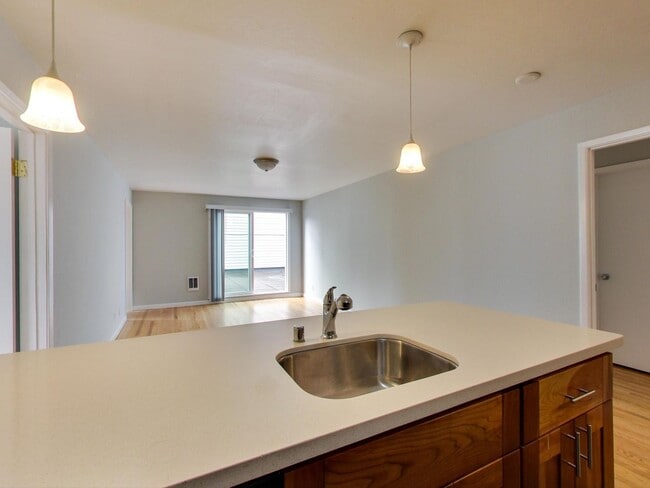 Photo - 205 Collins St Unit 4