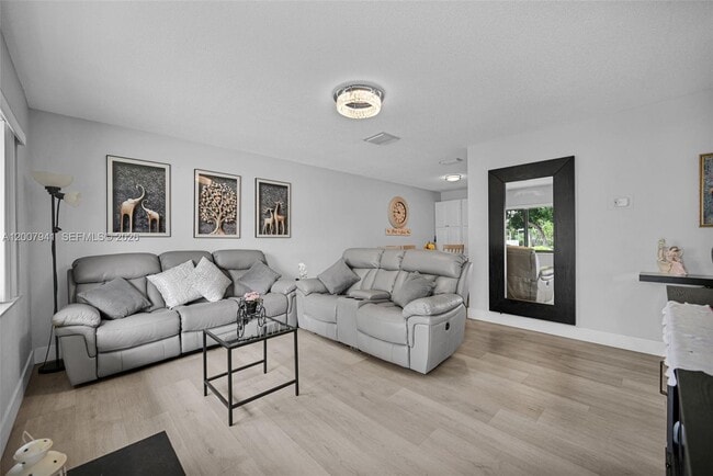 Photo - 7309 NW 62nd St