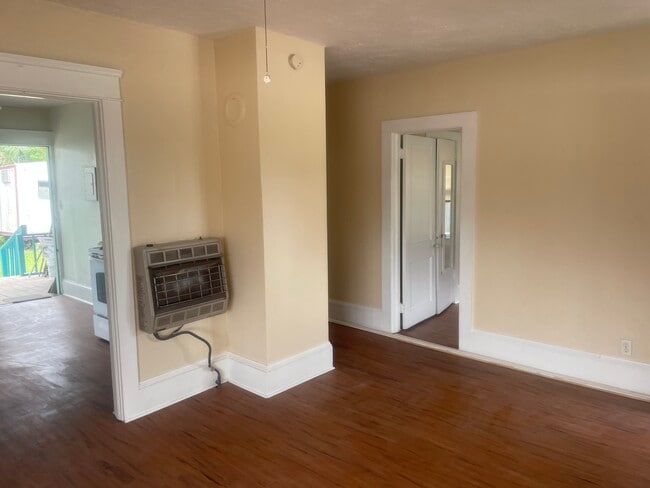 Photo - 114 N Helme Pl