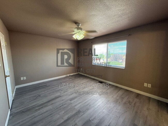 Photo - 996 S Palomar Dr