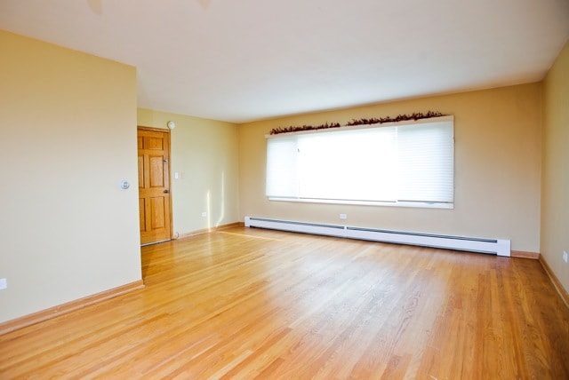 Living room/dinning room - 6523 N Northwest Hwy Unidad Second Floor