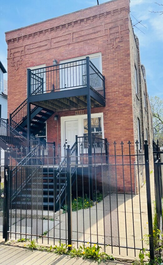 Photo - 4225 W Augusta Blvd (Chicago, IL)