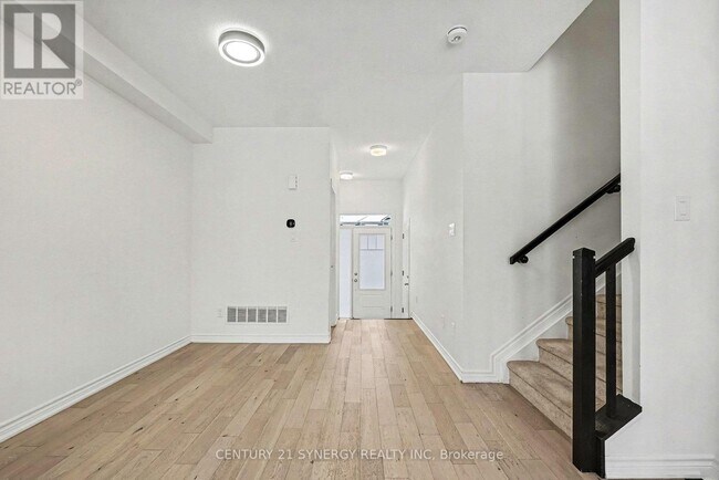 Photo - 520 Flagstaff Dr