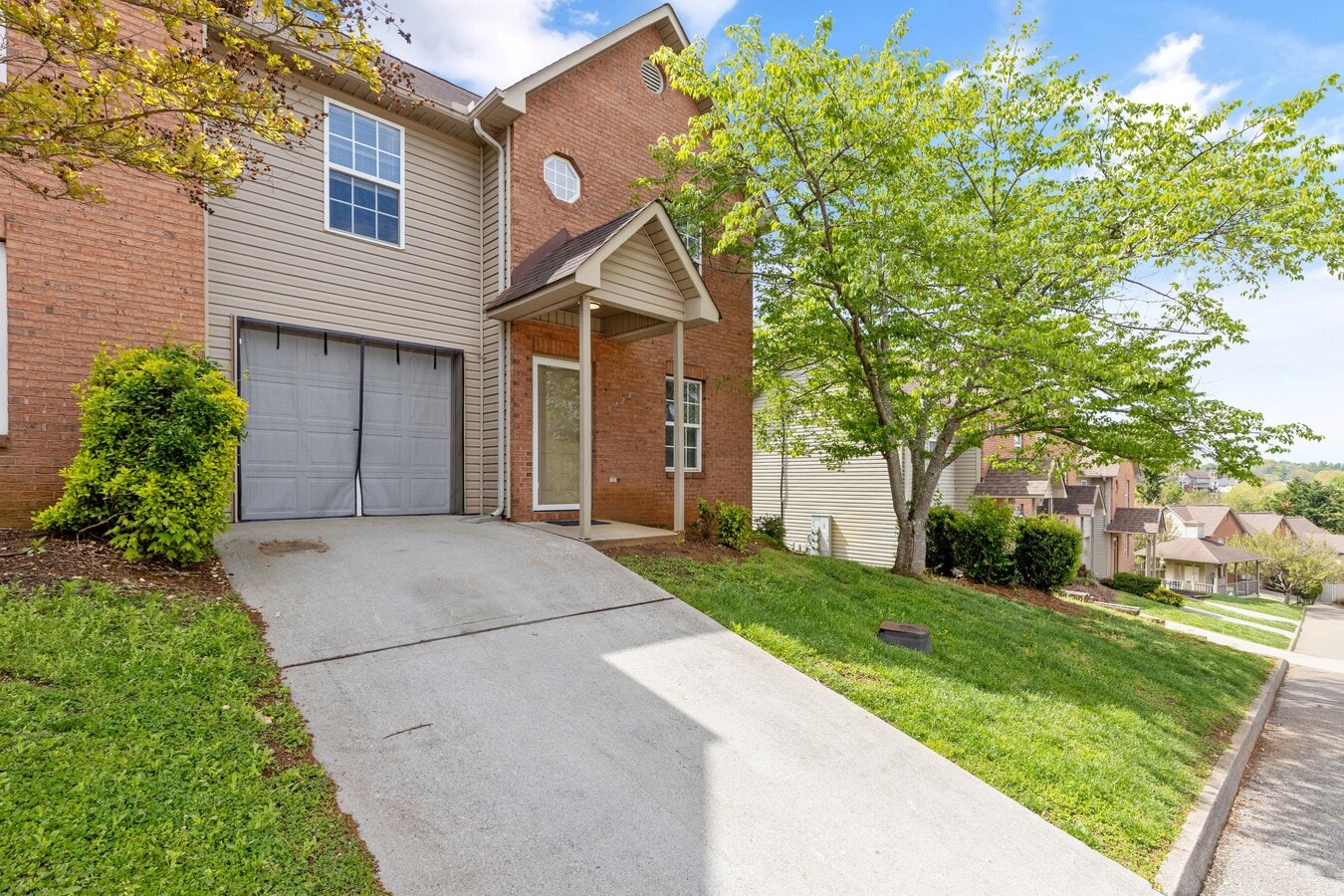 Photo - 8705 Mowbray Way