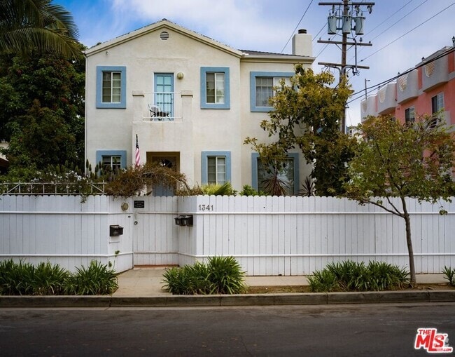 Building Photo - 1341 Stanford St Unit B Rental