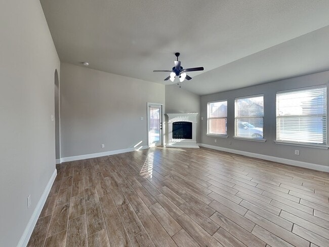 Photo - 900 McLynn Ct