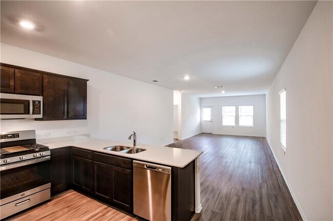 Photo - 328 Mica Trl