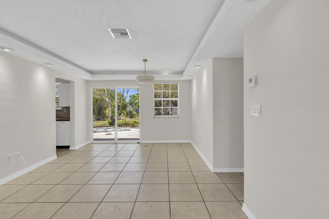 Photo - 261 NE 42nd St