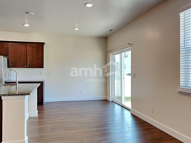Photo - 825 W Grover Ct