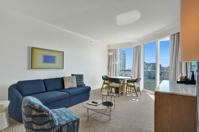 Building Photo - 4441 Collins Ave