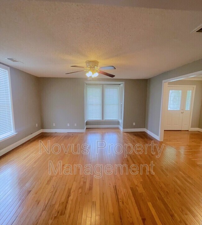 Photo - 102 W Lipham St