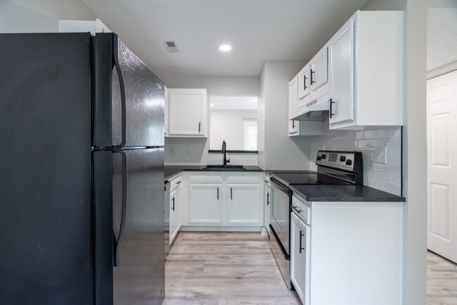 Photo - 1307 S Senate Ave Unit 1309