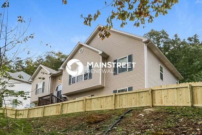 Building Photo - 4 Bedroom Pet-Friendly Home in Cartersville, GA with Main Street Renewal