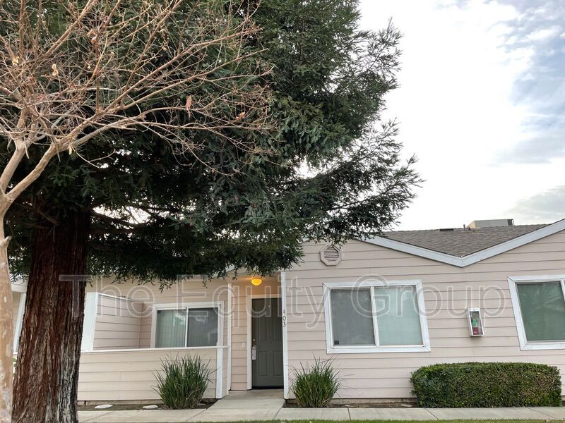 Photo - 403 N Park St