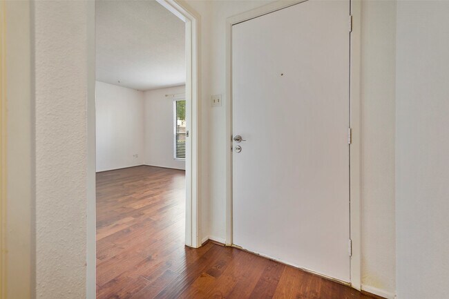 14777 Wunderlich Dr Unidad 811