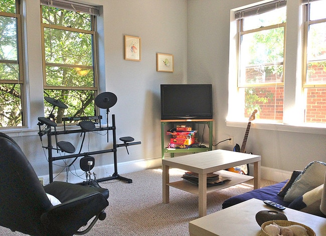 Photo - 1673 Park Rd NW