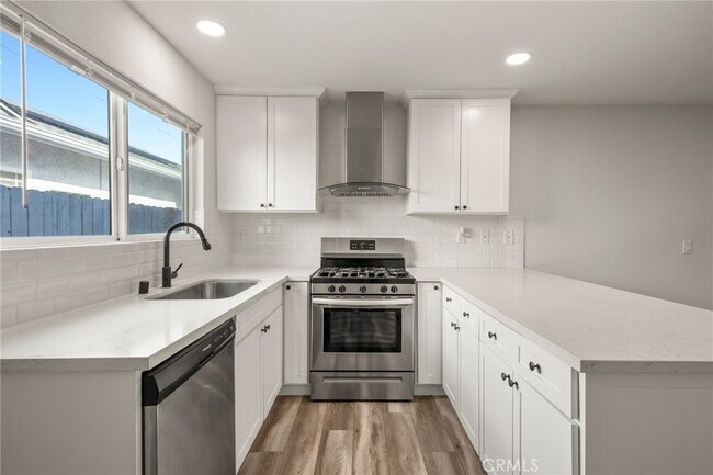 Photo - 13201 De Foe Ave