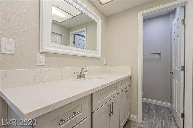 Photo - Amazing pool home is great location!!