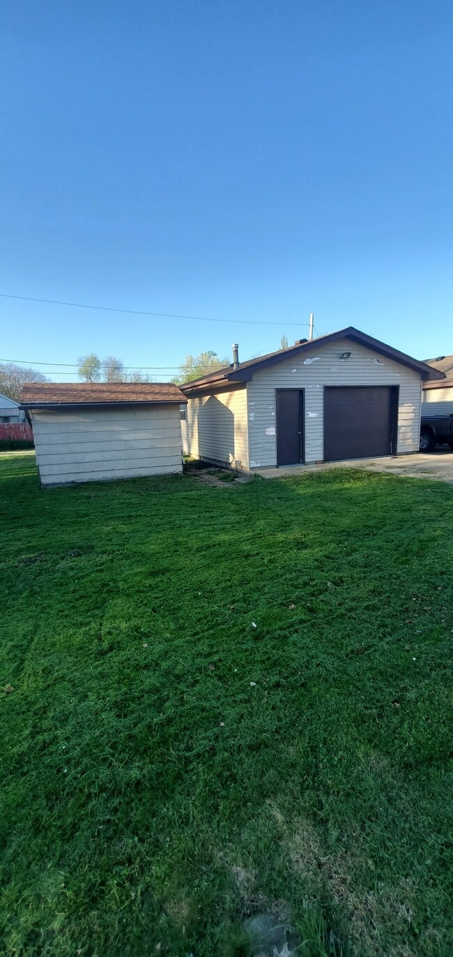 Photo - 514 Lundy St