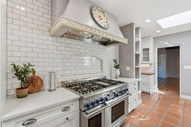 Building Photo - Elegant 3-Bedroom Home in Historic Tucson