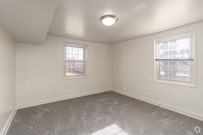 1BR, 1BA - 900SF