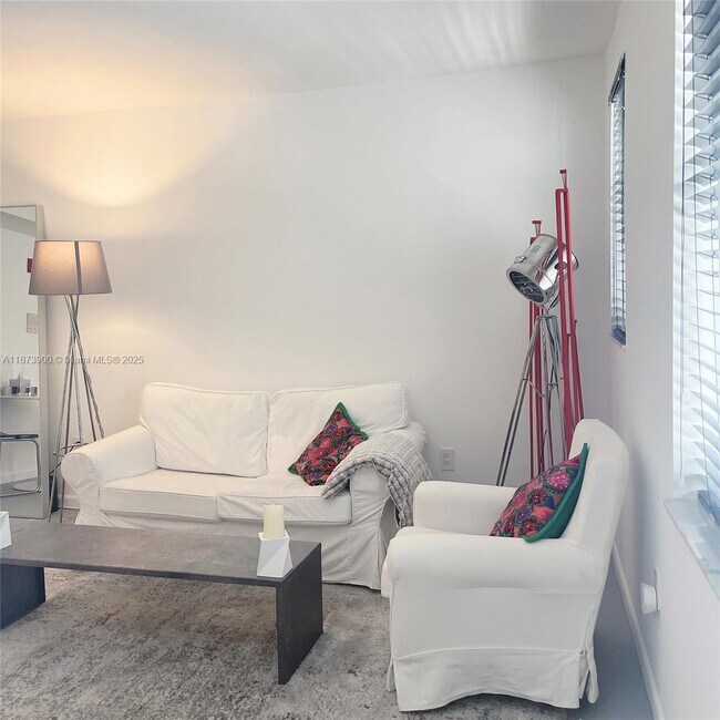 Photo - 1550 Drexel Ave Unit 105