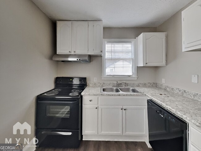 Photo - 1284 Westmont Rd SW