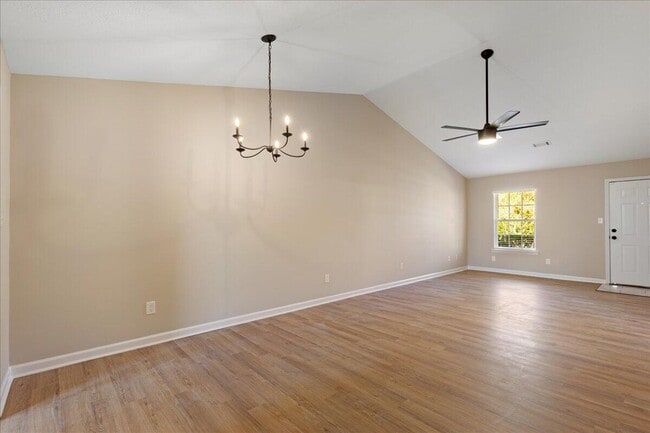 Photo - 517 Edgecliff Ln