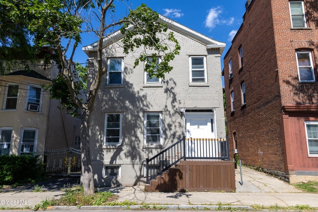 Building Photo - 11 Jefferson St Unit 1B