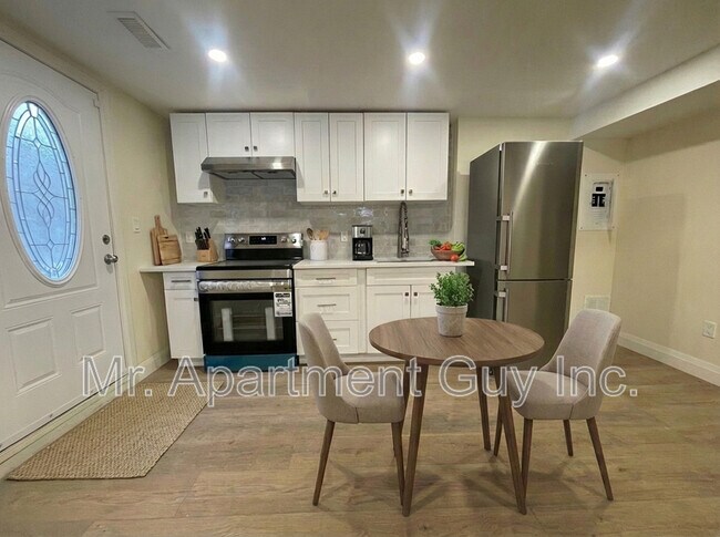 Photo - 2531 Cavendish Dr Unit Lower Suite