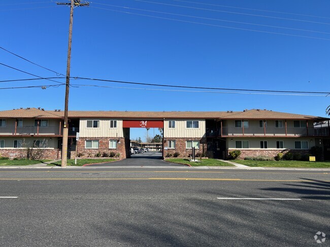 Building Photo - Mayberry at Town & Country Rental