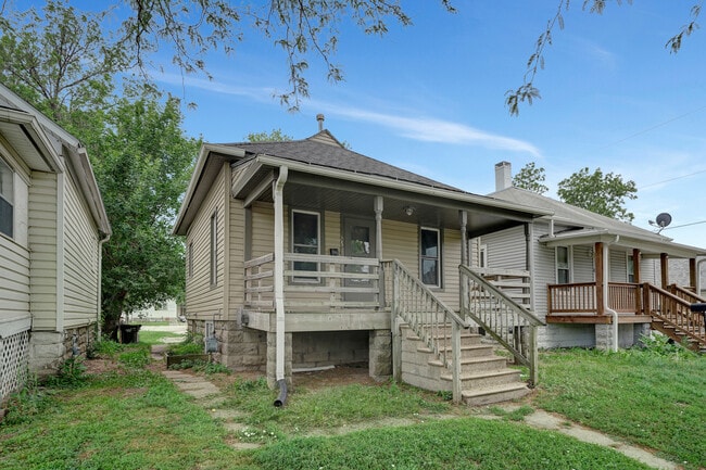 Photo - 705 New Hampshire St