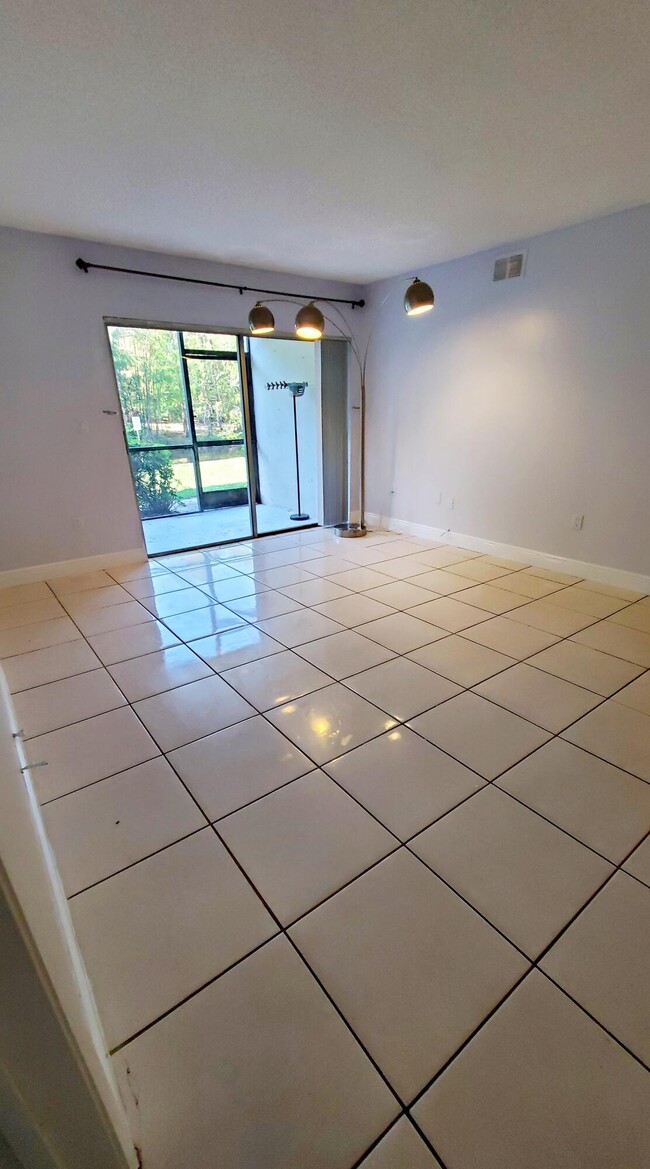 Photo - 721 N Pine Island Rd Unidad 103