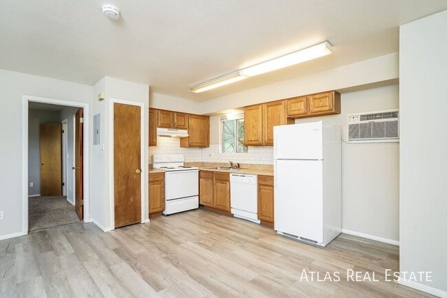 Building Photo - 1930 W Yampa St Unit B Rental