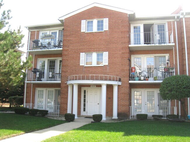 Building Photo - 1235 Harding Ave Unit 302 Rental