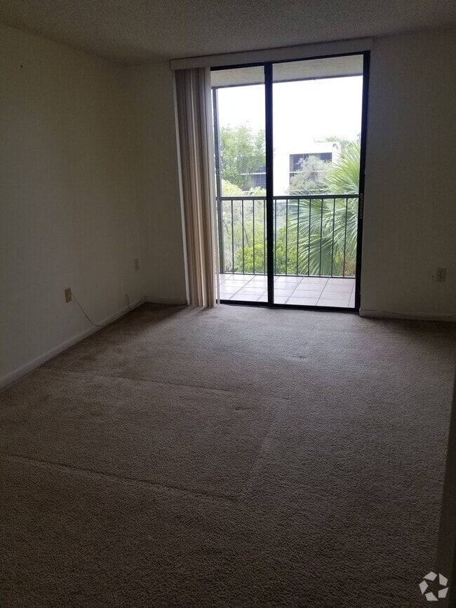 Building Photo - 8025 SW 107th Ave Unit 324 Rental