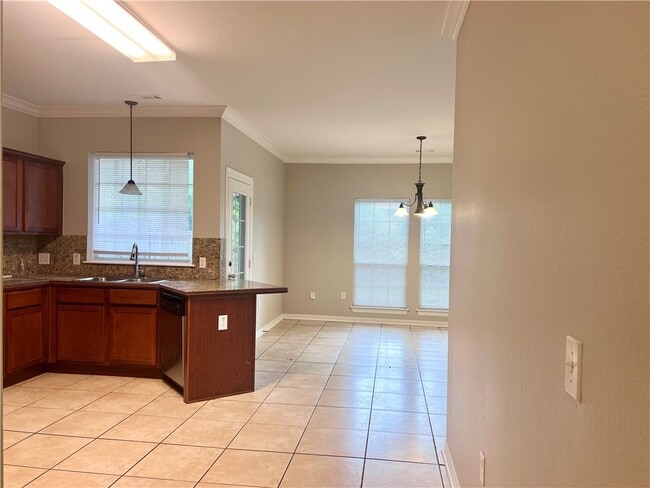 Photo - 564 S Pierremont Dr