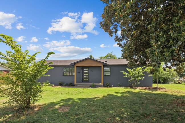 Photo - 809 Carson Dr
