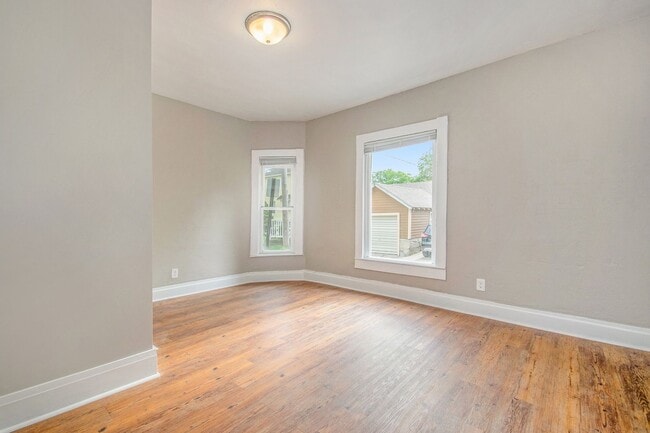 Photo - Spacious 4 Bedroom / 2 Bath Single-Family Home – Prime Location Near Downtown GR