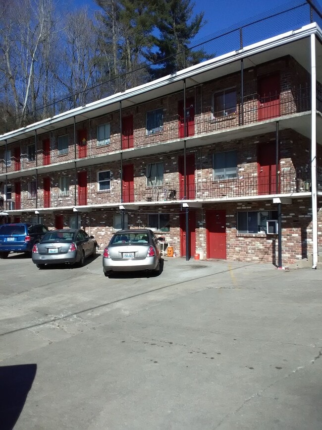 Building Photo - Madrid Court Unit 201