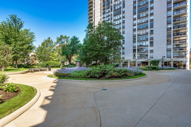 Building Photo - 1560 N Sandburg Ter Unit 3709