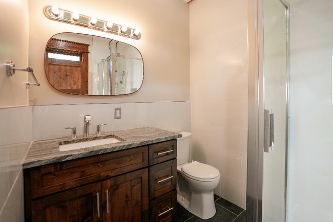 Building Photo - 204 E Oakland Ave Rental