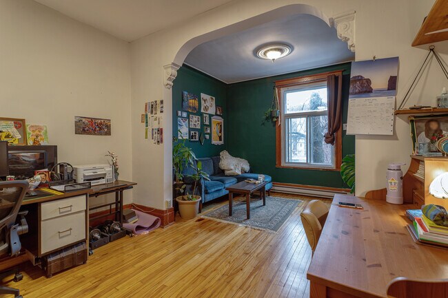 Photo - 203 Av 3E Unit 203