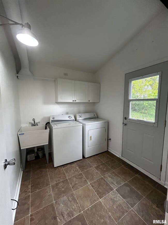 Photo - 1328 Hilltop Dr